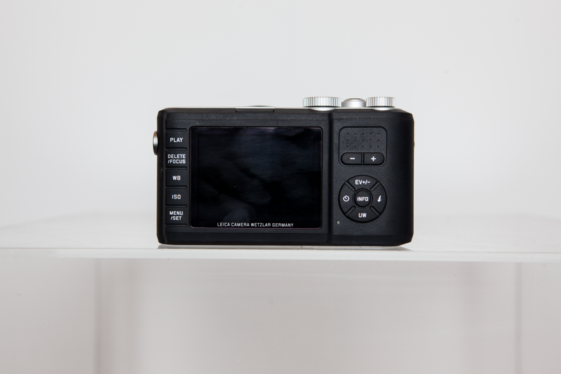 Illustration for article titled The Waterproof Leica Is a Very Expensive Way to Get Laid